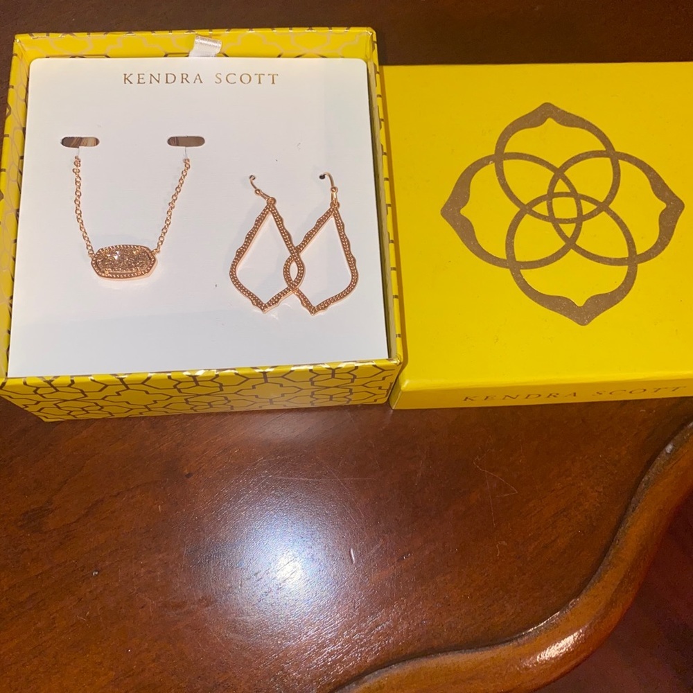 Kendra Scott Exclusive Necklace and Earring Set - Picture 4 of 6